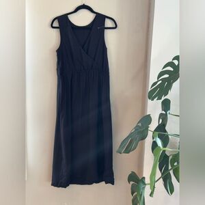NWOT Vince V-Neck Pocket Midi Dress Size‎ XS Black